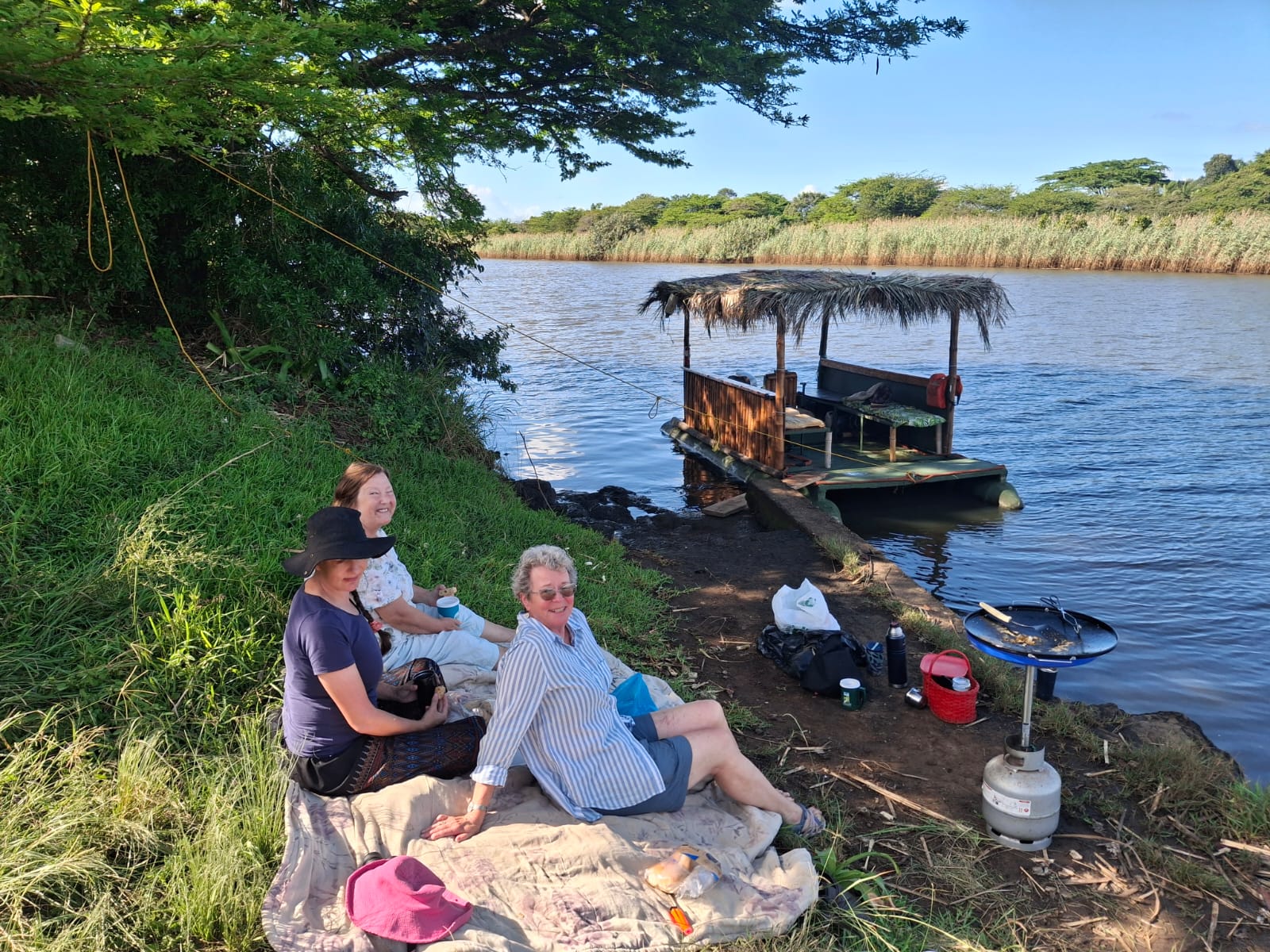 Guests having a picnic beside the Umlalazi Lagoon
